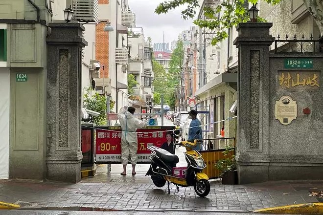 Shanghai erects metal barriers in fight against Covid-19 - The Hindu  BusinessLine