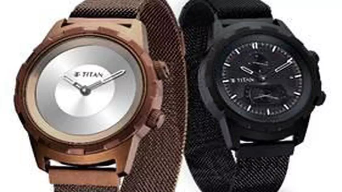 titan digital smart watch