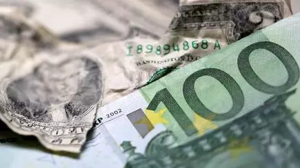 Euro Firm As Italy Worries Ease Dollar Holds Upper Hand On Yen - 