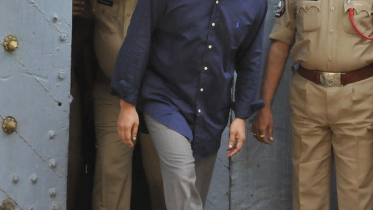 JAGAN_LEVAES_JAIL_FOR_COURT__-BL2