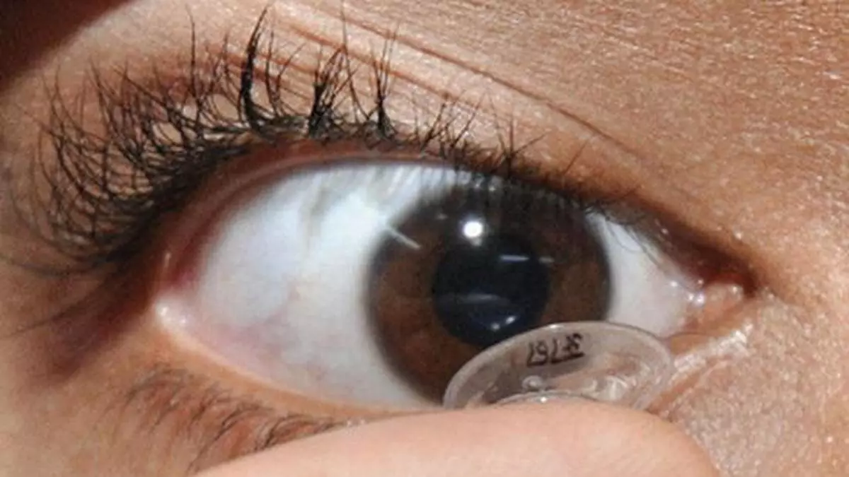 sleeping-with-contact-lenses-can-cause-dangerous-eye-infections-the